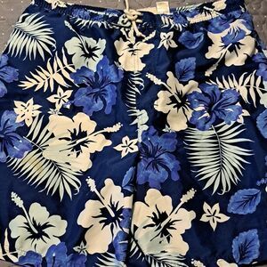 Islander swim trunks size medium